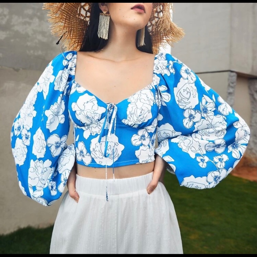 Long Sleeve Floral Crop Top